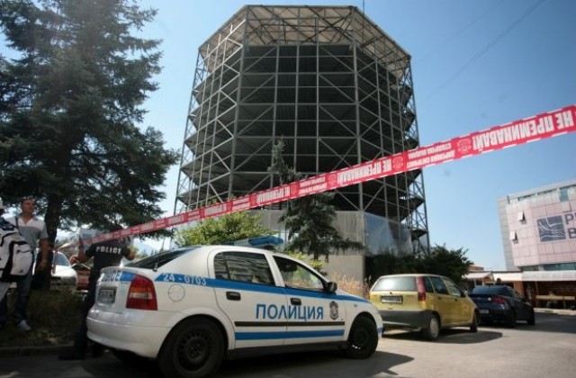 Двама пострадаха тежко при падане на строителна платформа в София