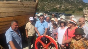 Данаил Папазов показа на варненци тракийски боен кораб