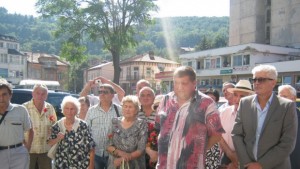 Откриха паметната плоча на др Кирил Наков в Дупница