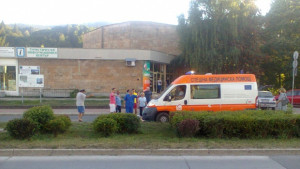 Шофьор блъсна съдийка на пешеходна пътека