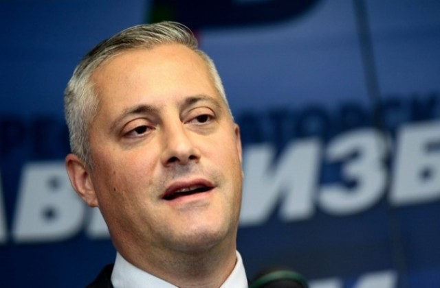 Министър Лукарски очаква горивата да поевтиняват още