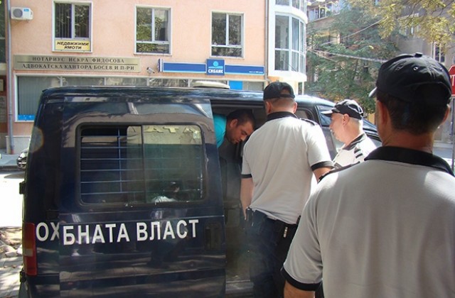 Оставиха в ареста единия от задържаните ломчани по случая с камион-ковчег