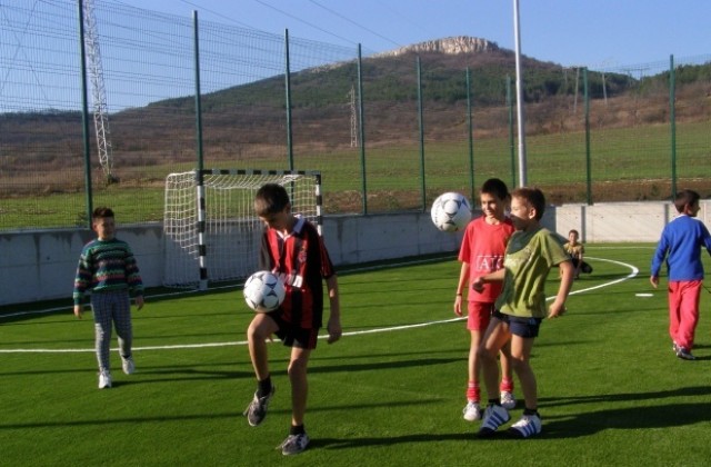 150 деца ще ритат във футболен турнир