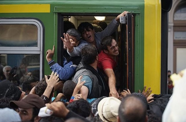 Европа посреща най-големия приток на бежанци от десетилетия