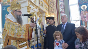 Благословията на митрополит Николай тежи