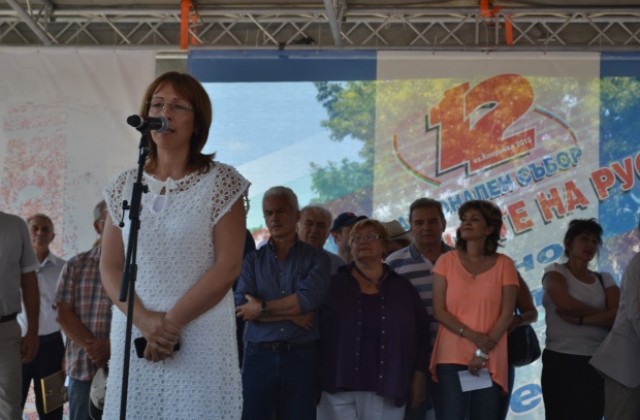 Кметът Галина Стоянова приветства хилядите на Русофилския събор