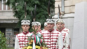 София отбеляза Съединението пред Мавзолеякостница на княз Батенберг