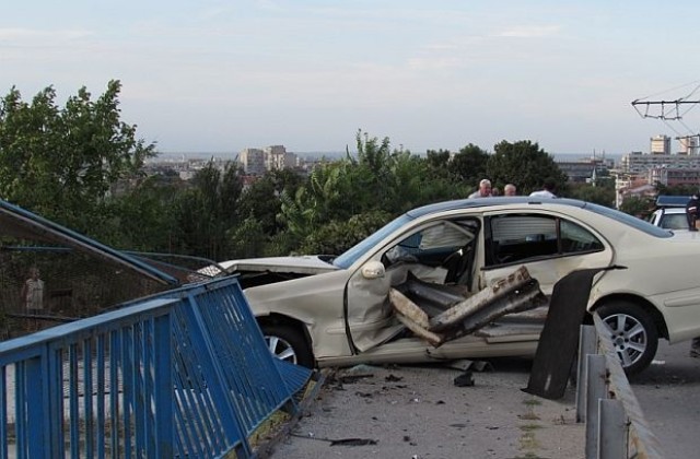 Пиян шофьор катастрофира на мост в Русе