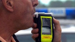 Омаян от солидно количество алкохол шофьор попадна на полицейски патрул