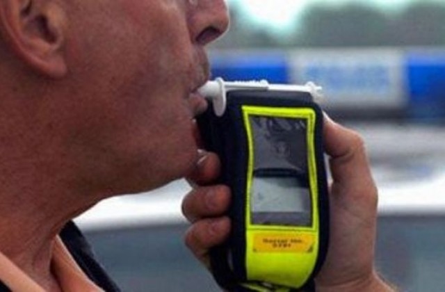 Омаян от солидно количество алкохол шофьор попадна на полицейски патрул