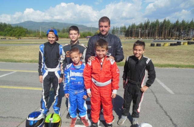 Трима кюстендилци с призови места на състезанието по картинг на писта Пауталия