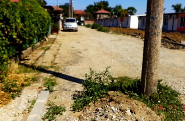 Електрически стълб насред улица и във Видин