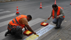 Обозначителни надписи върху пешеходни пътеки ще засилват вниманието