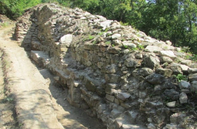 Крепостта Ряховец получи статут на недвижима културна ценност с национално значение