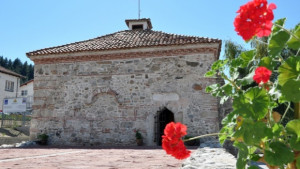 Църква на 1000 години в Добърско невероятни стенописи и легенди