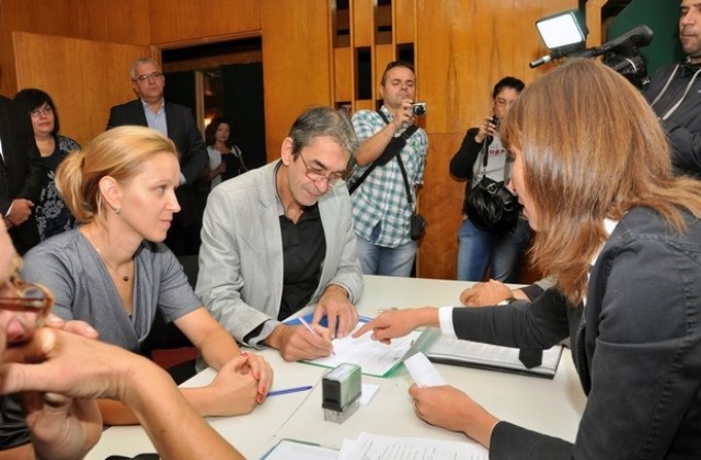 Инициативният комитет, издигащ Николай Иванов,  внесе документи в ОИК