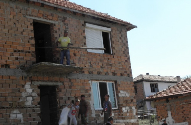 ДНСК: Събарянето на незаконните постройки в Гърмен не е политическо решение