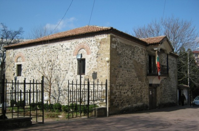 Откриха в Дупница изложба на известни български художници