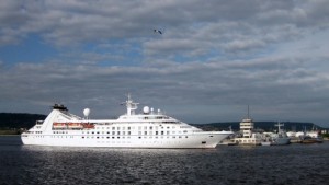 Изследователски кораб два лайнера и фестивал на Пристанище Варна