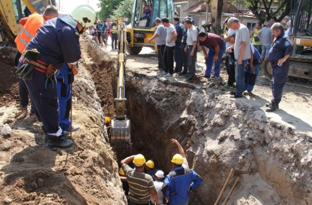 Община Исперих пое разноските по погребението на затрупания работник по проекта за водния цикъл