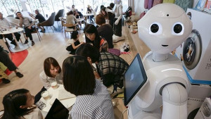 Пиян мъж нападна робота Пепър