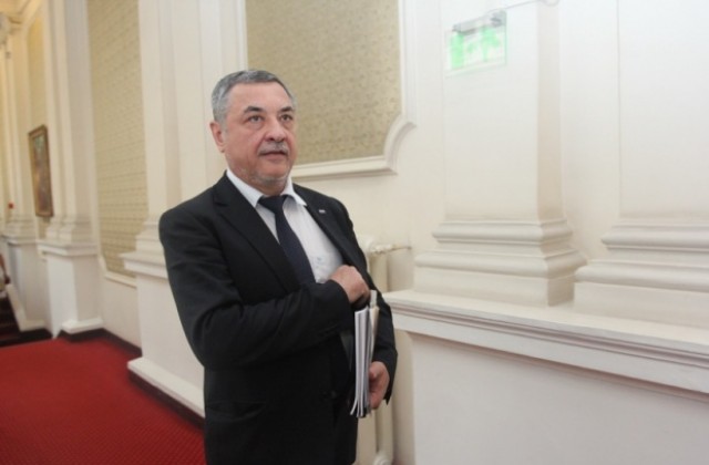 Симеонов против държавата да плати дългове към американските ТЕЦ-ове