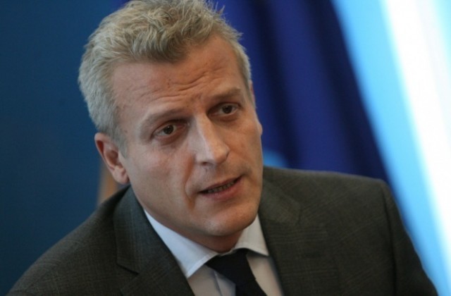 Москов: Българинът вече няма да търси онколечение в чужбина