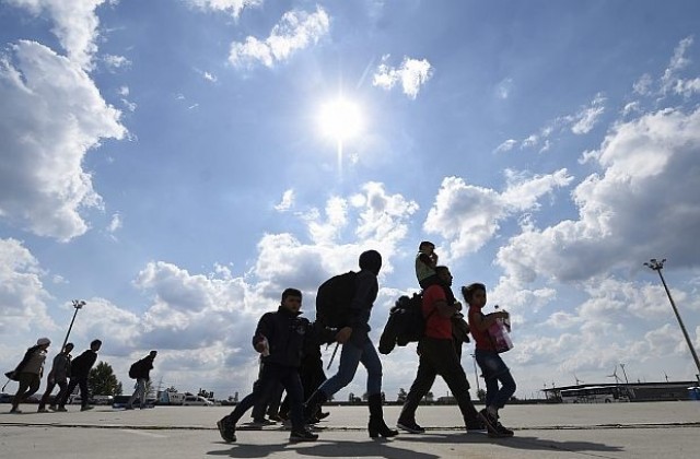 Австрия прекъсна влаковите връзки с Унгария заради мигранти
