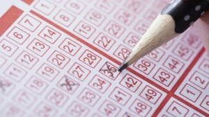 Джакпотът отново оцеля в неделя късметлии се борят за 23