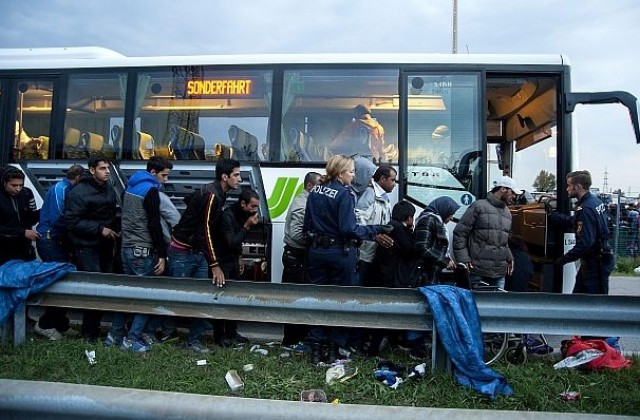 Австрия затвори магистрала край границата с Унгария заради мигранти