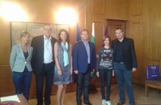 Швейцарска фондация ще помага на деца в нужда от Велико Търново