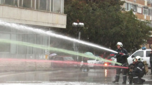 Пожарникари и спасители оцветиха центъра на Г Оряховица в бяло