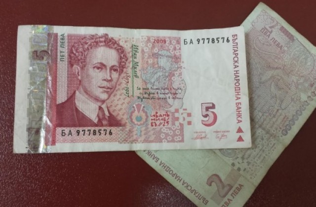 7 лева подкуп предложи мъж на полицаи