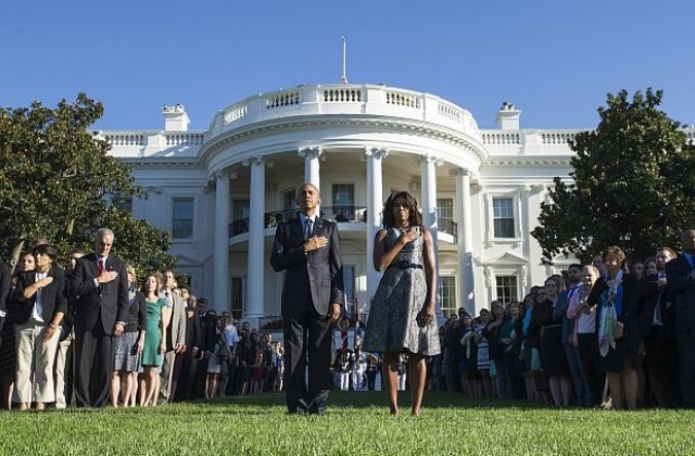 Барак и Мишел Обама почетоха жертвите от атентатите от 11 септември (СНИМКИ)