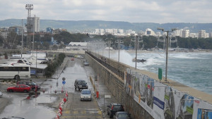 Температурите падат очакват се обилни валежи