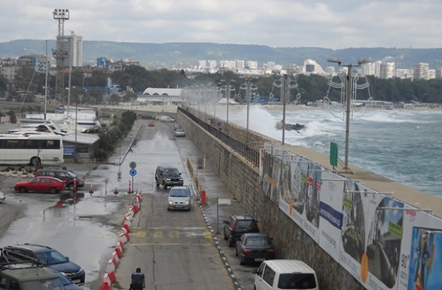 Температурите падат, очакват се обилни валежи