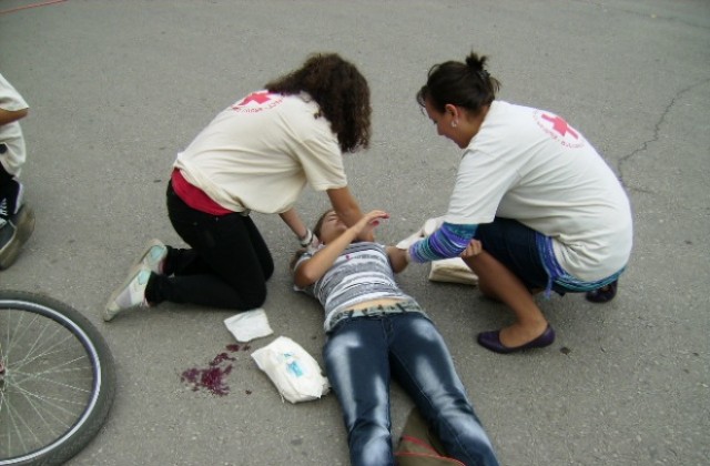 Пострадали от потопа в „Аспарухово” ще демонстрират оказване на първа помощ