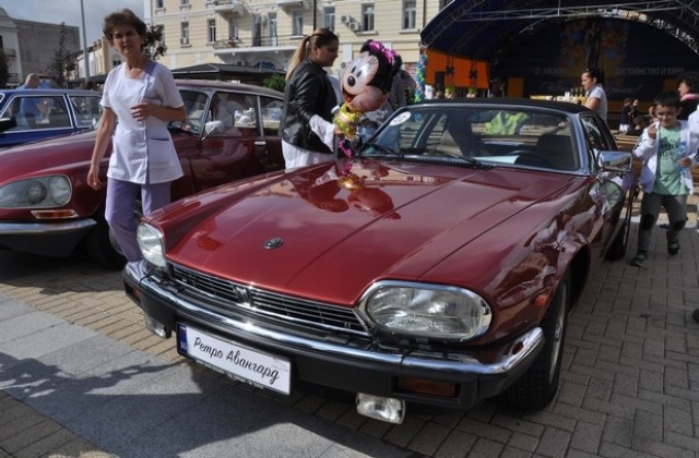 Парад на ретро коли събра феновете им в центъра на Хасково
