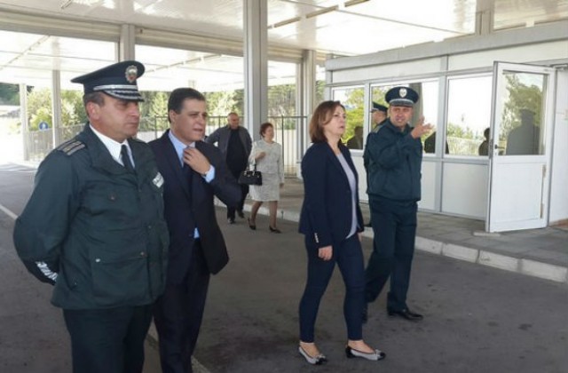 Бъчварова хвали граничари, отказали подкуп от косовски гражданин