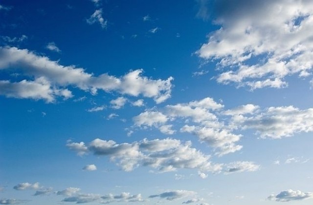 Слънцето разкъсва облаците