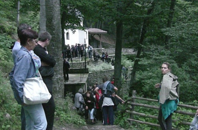 Хиляди вярващи се събират на Кръстова гора