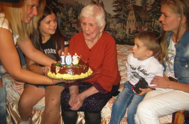 103 години празнува дупничанката Тодора Шикова
