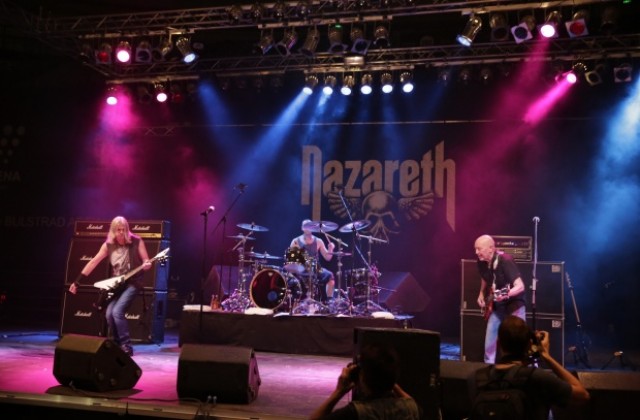 Хиляди фенове пяха с Назарет в Русе