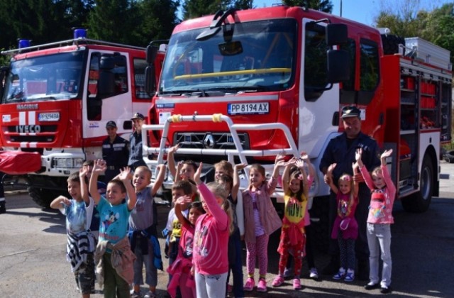 Българските пожарникари отбелязаха професионалния си празник