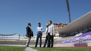 Кметът показа обновения стадион Ивайло пред Свилен Нейков и Тотю
