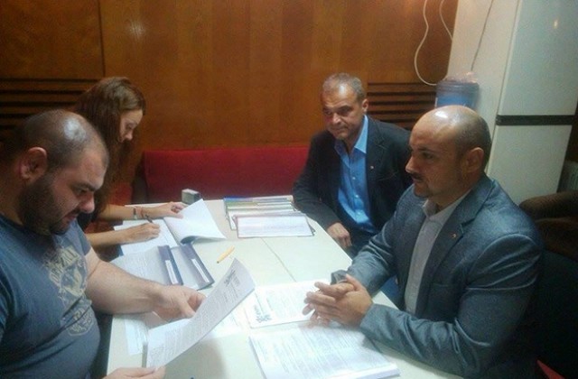 Патриотите от ВМРО се регистрираха в ОИК за изборите във Враца