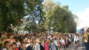 Първият училищен звънец би в Първо ОУ Св св Кирил