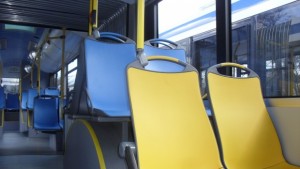 Шофьор на автобус наби спирачки пътник пострада