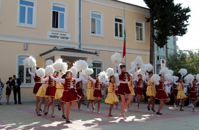 1500 първокласници влязоха в класните стаи