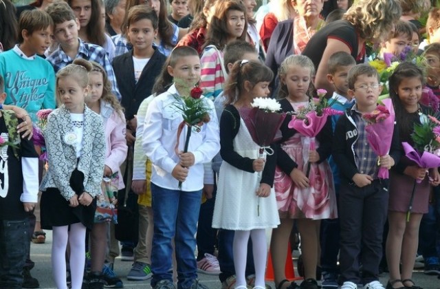 С добра новина кметът на Левски откри учебната година в СОУ„Крум Попов